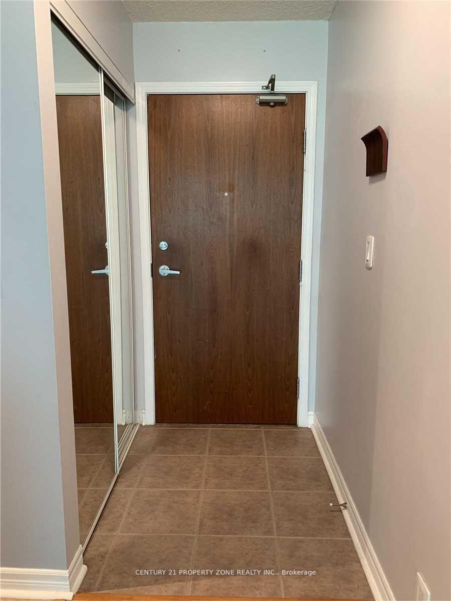 1 Bedroom Condo at 33 Elm, Mississauga For sale