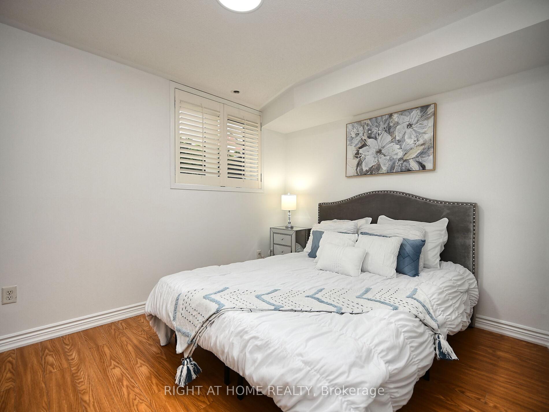 2 Bedrooms Condo at 3250 Bentley, Mississauga For sale