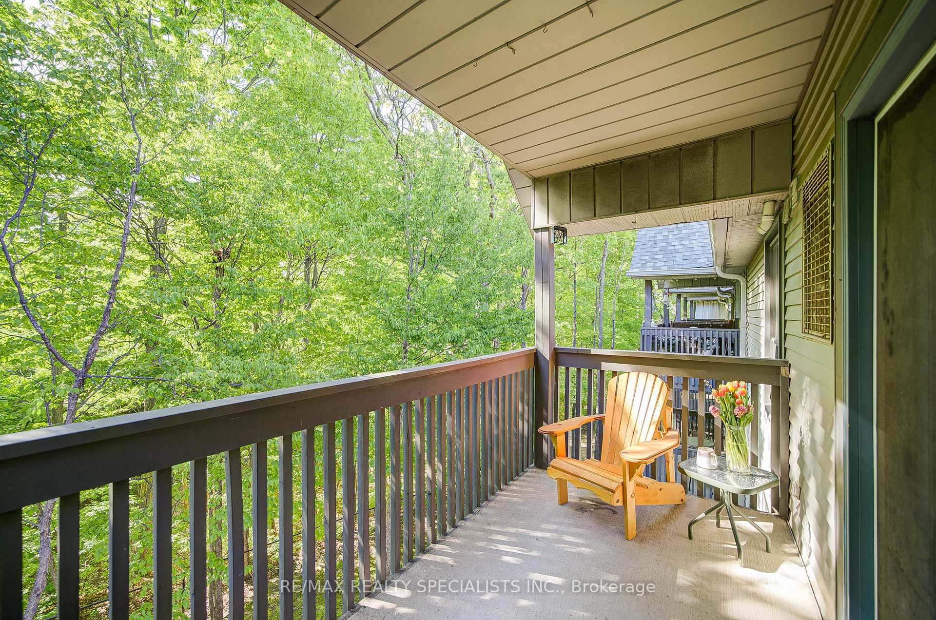 2 Bedrooms Condo at 2030 Cleaver, Burlington For sale