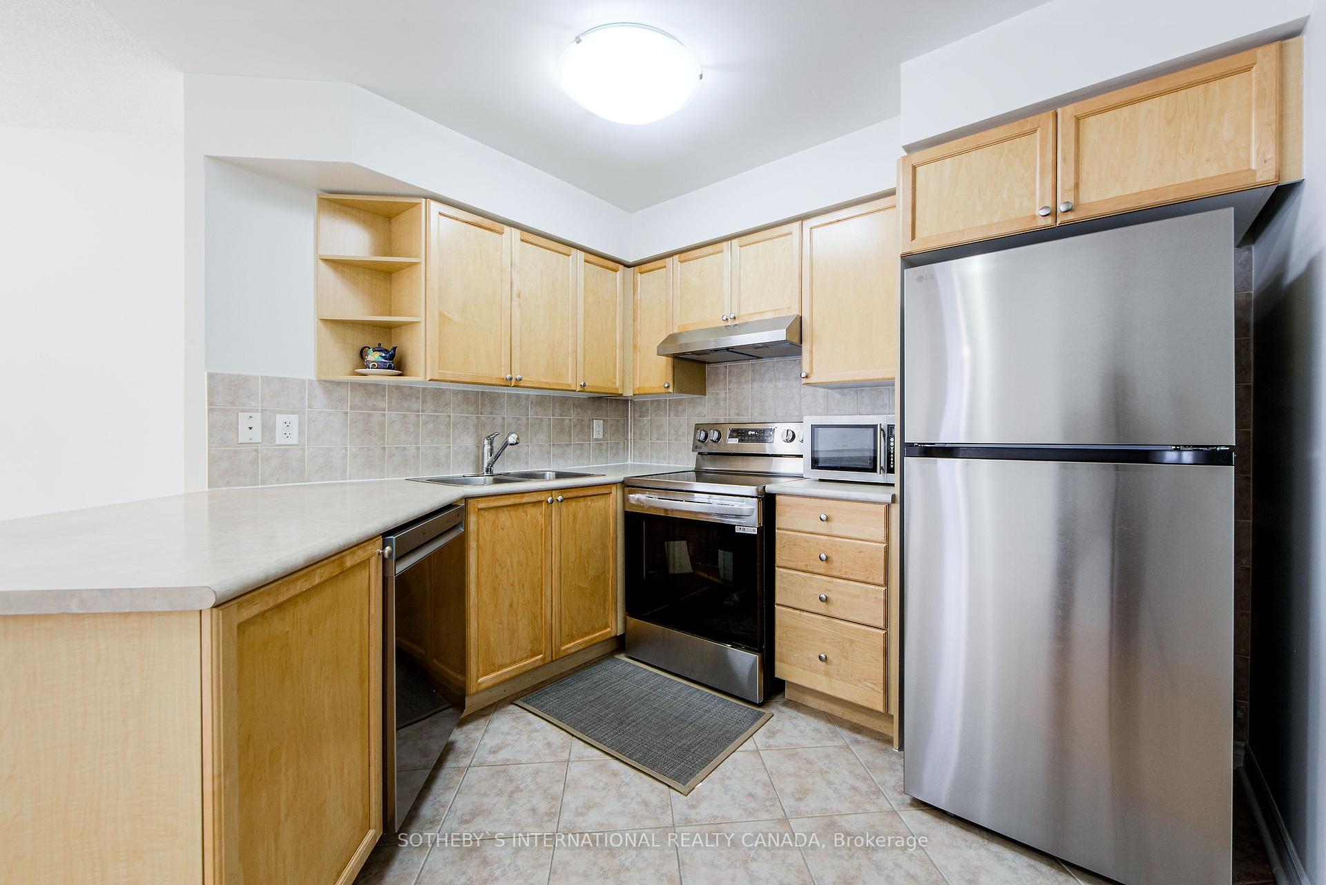 3 Bedrooms Condo at 3888 Duke Of York,  Mississauga For sale