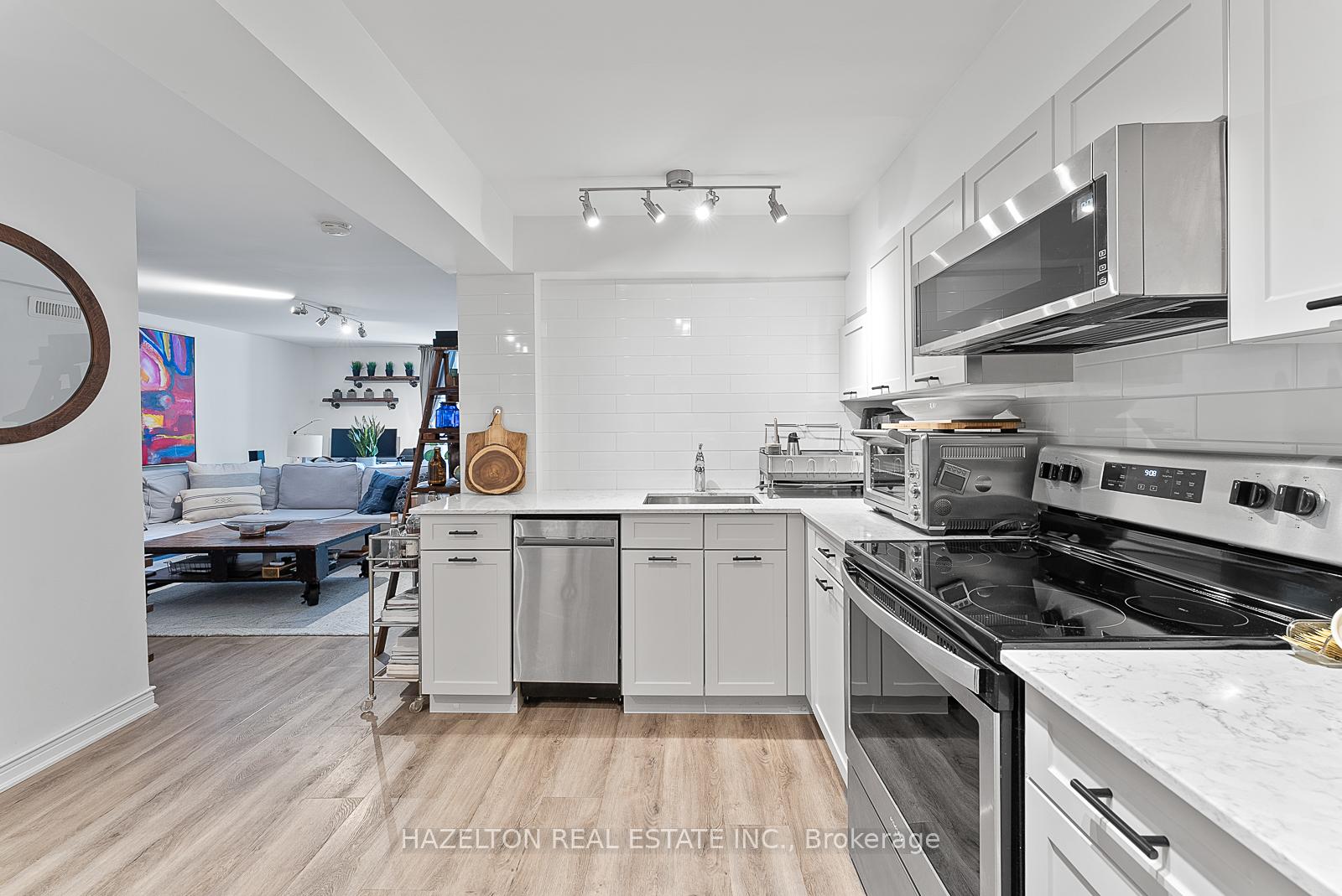 3 Bedrooms Condo at 9 Clarendon, Toronto For sale