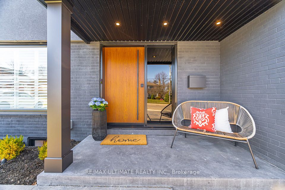 1059 Flagship Drive, Mississauga, ON L4Y 2J9
