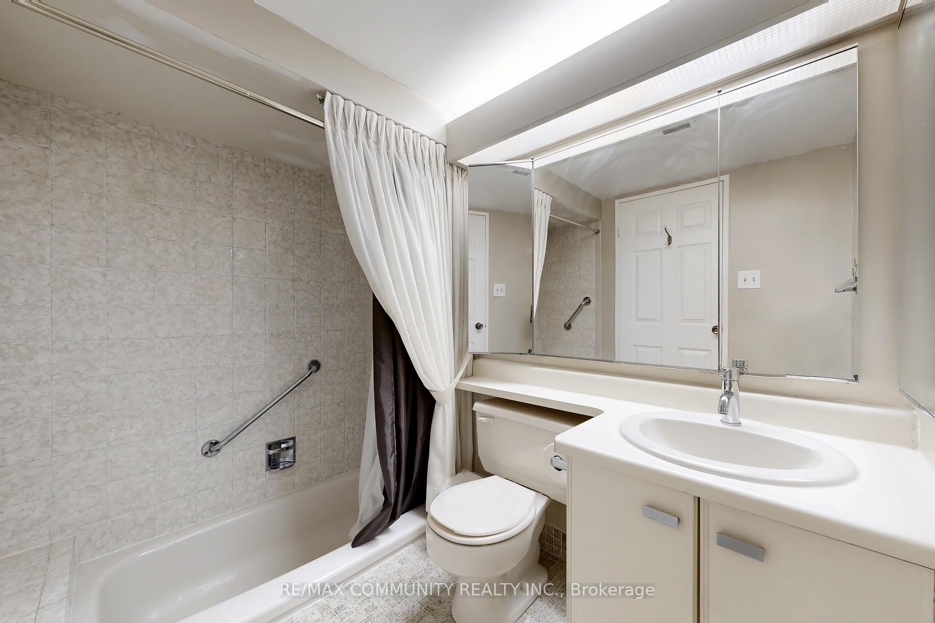 3 Bedrooms Condo at 2330 Bridletowne, Toronto For sale