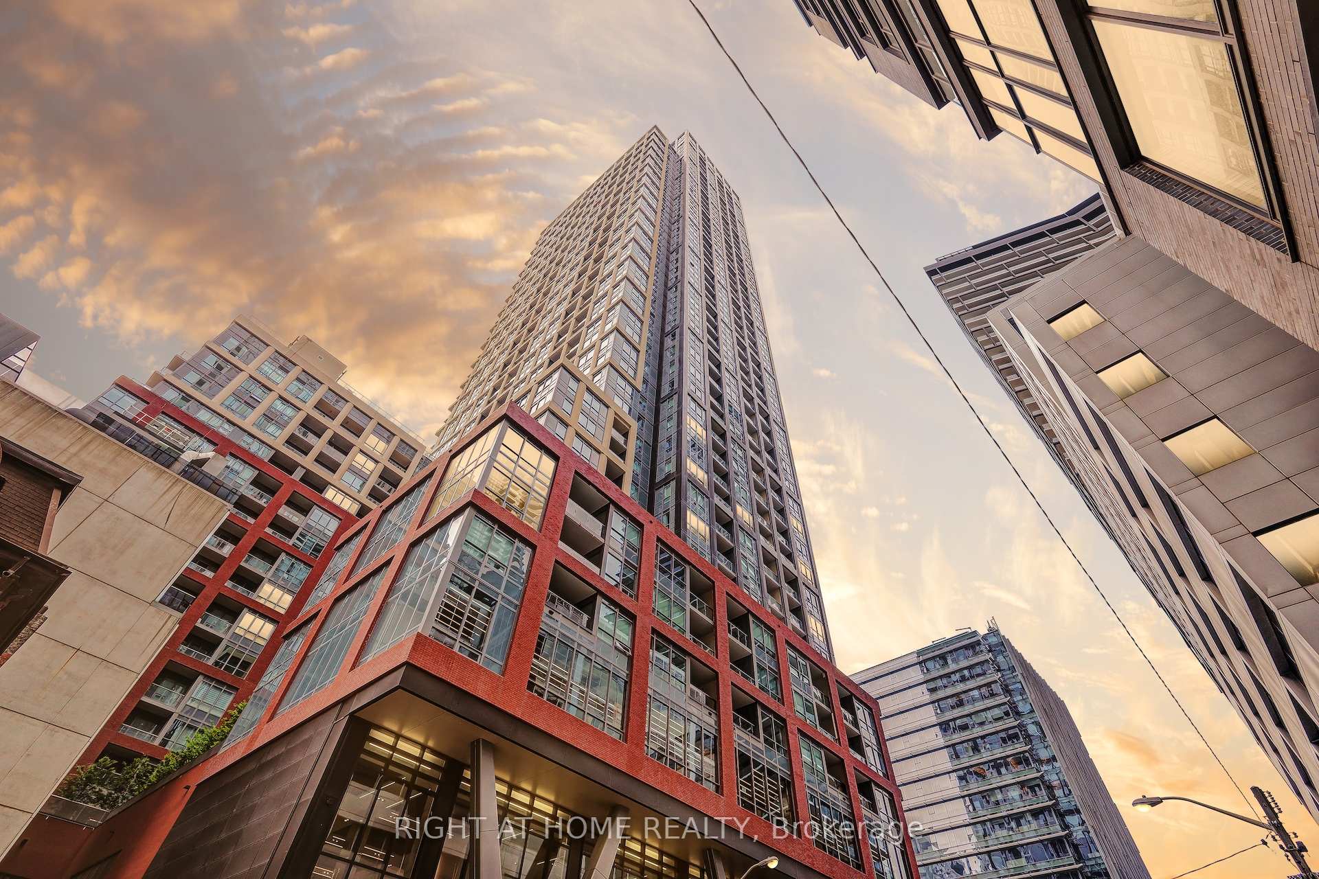 3 Bedrooms Condo at 108 Peter, Toronto For sale