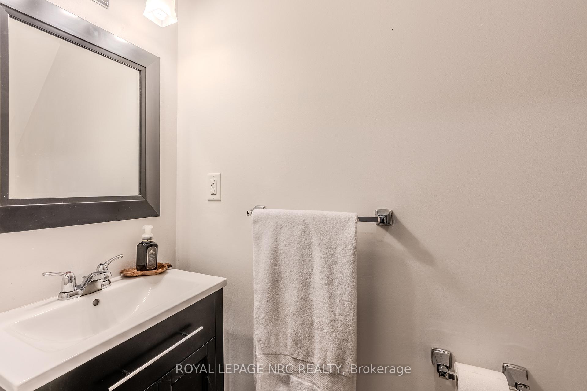 3 Bedrooms Condo at 29 Heritage, Hamilton For sale