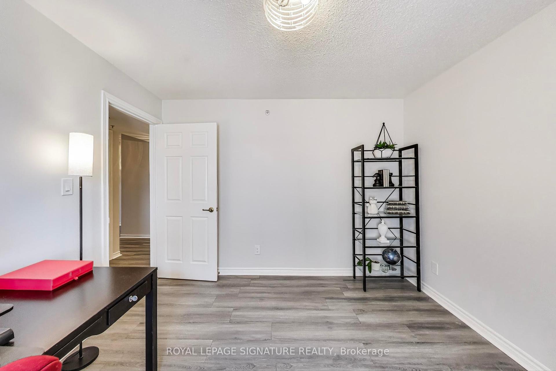 3 Bedrooms Condo at 1460 Bishops, Oakville For sale