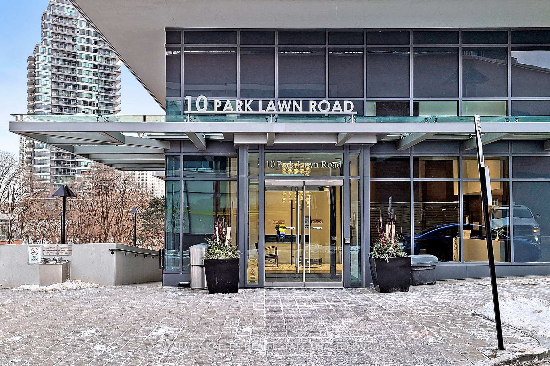 2 Bedrooms Condo at 10 Park Lawn, Toronto For sale