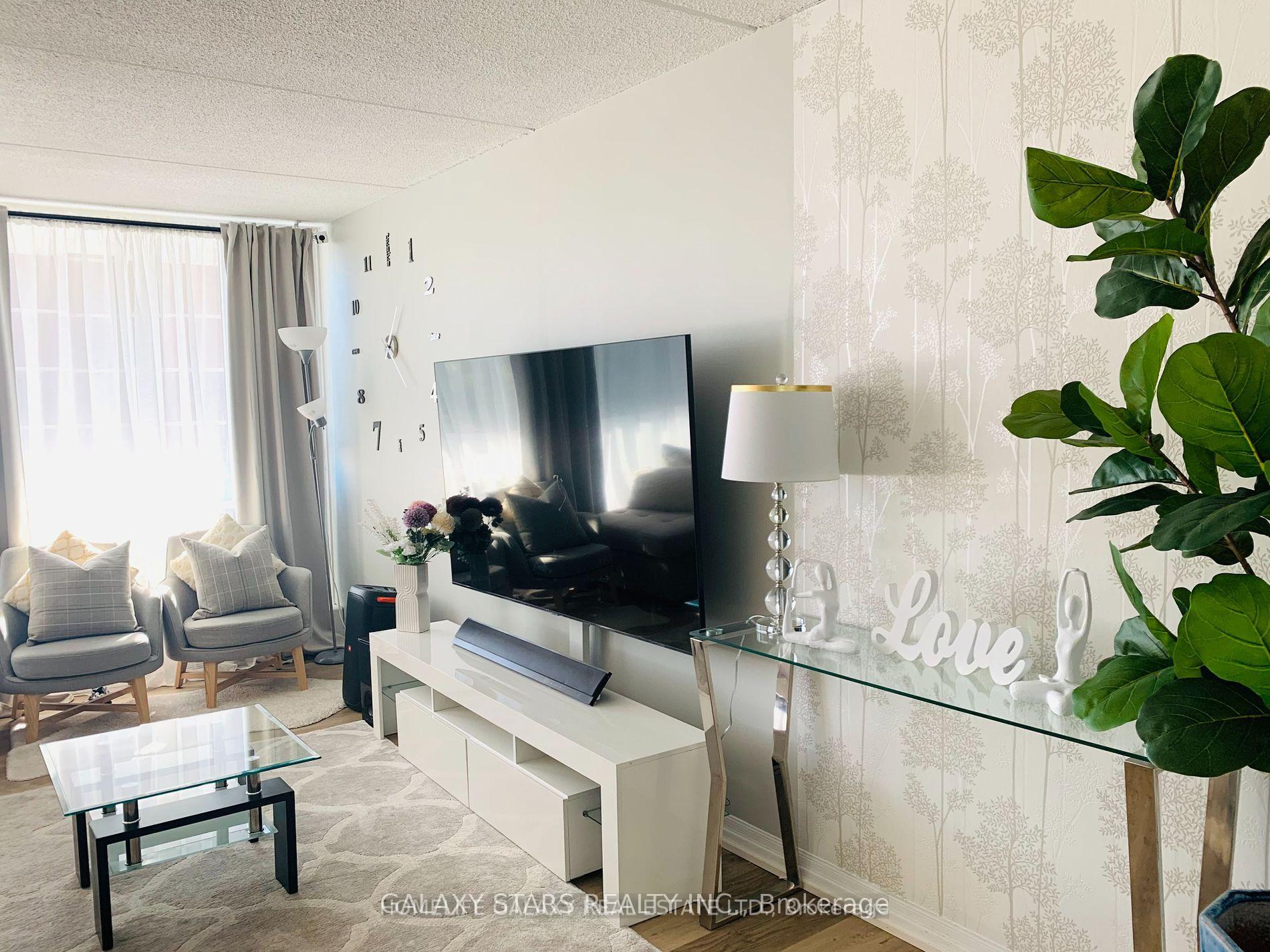 2 Bedrooms Condo at 2 Glamorgan,  Toronto For sale