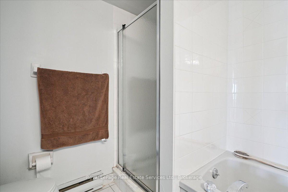 2 Bedrooms Condo at 100 Bronte, Oakville For sale