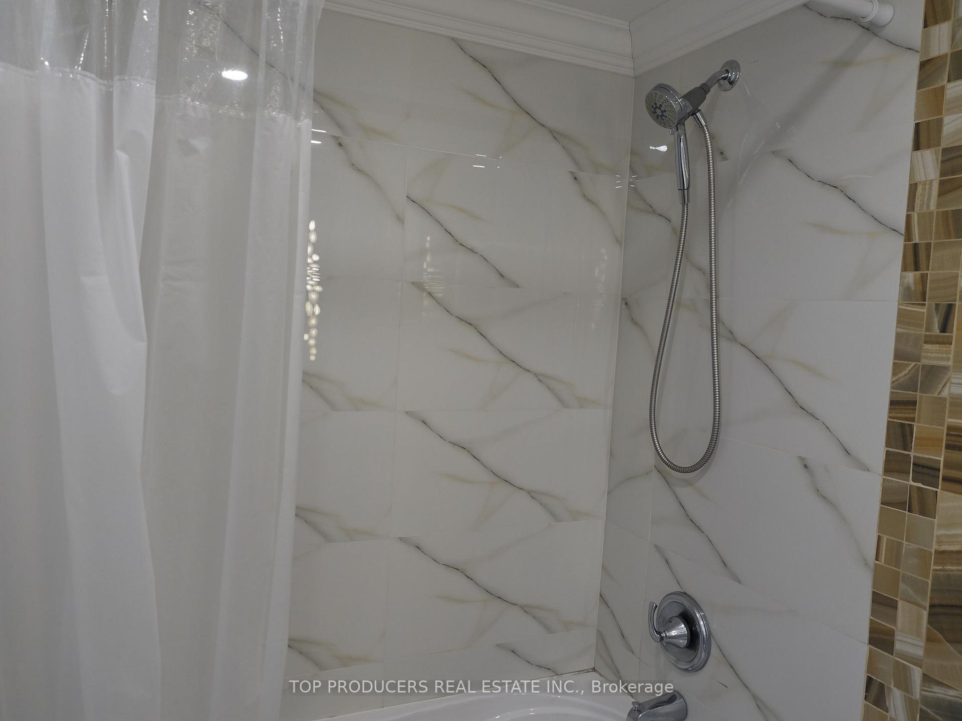 2 Bedrooms Condo at 1333 Bloor,  Mississauga For sale