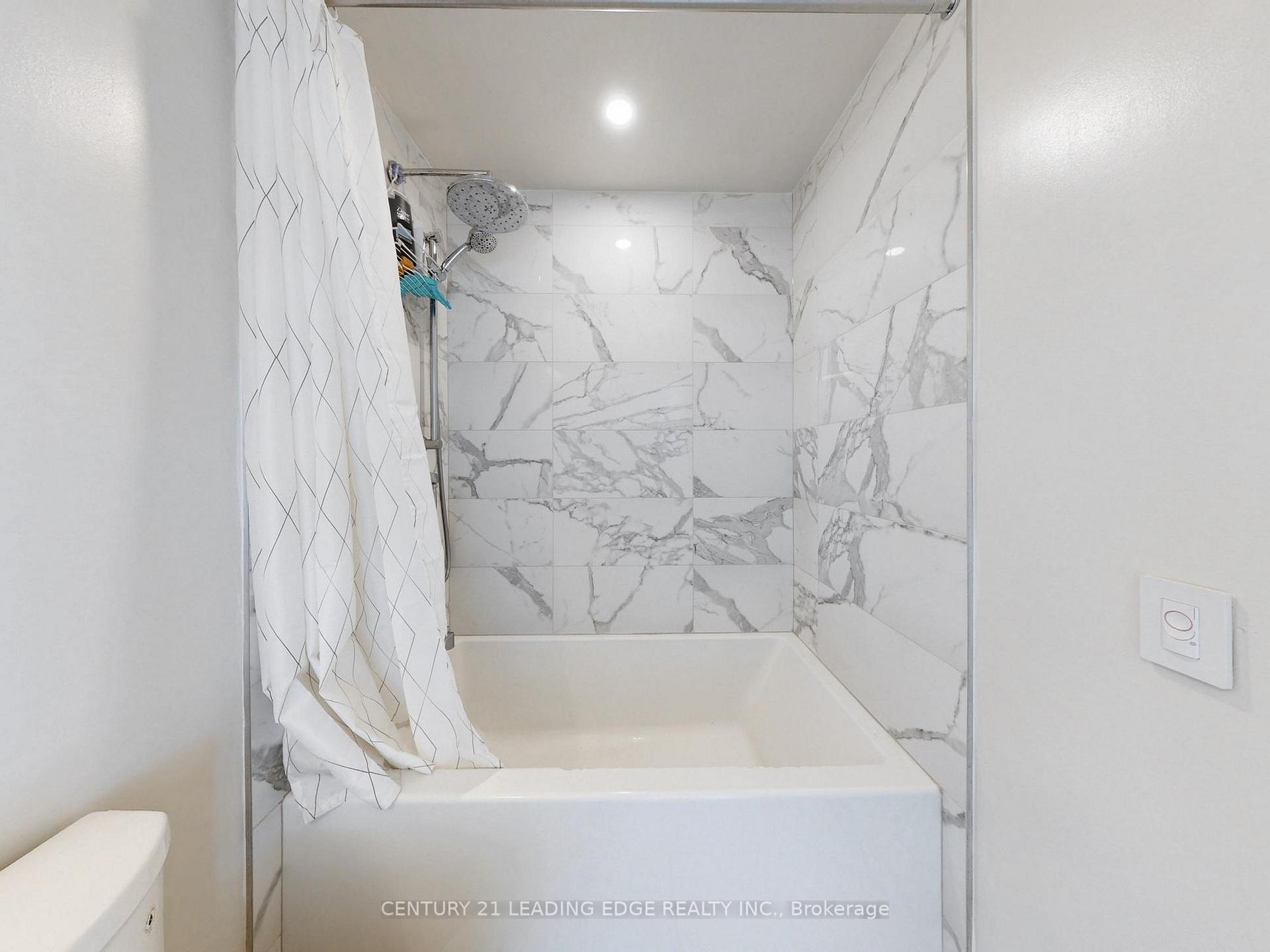 1 Bedroom Condo at 15 Queens,  Toronto For sale