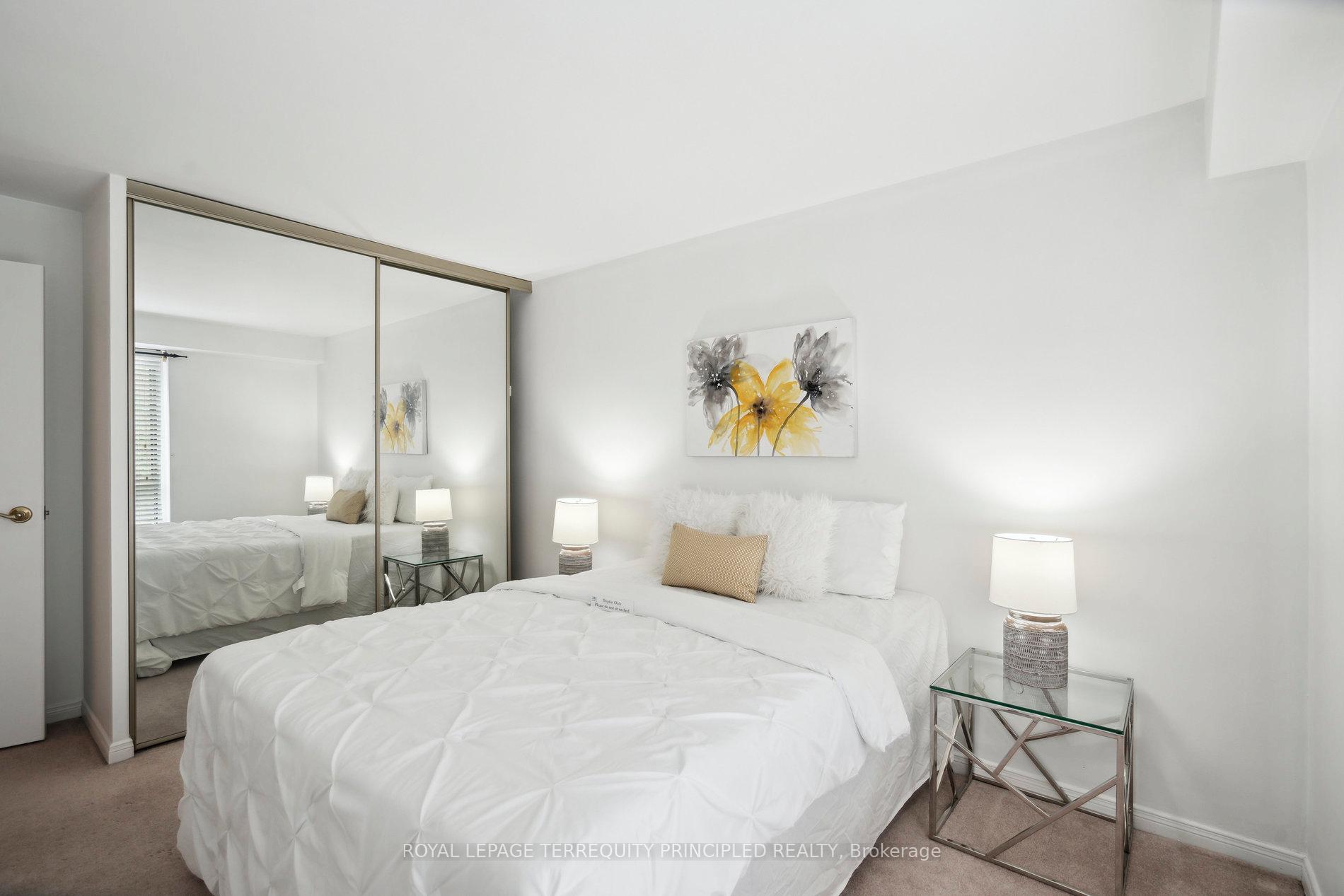 3 Bedrooms Condo at 1400 Dixie, Mississauga For sale