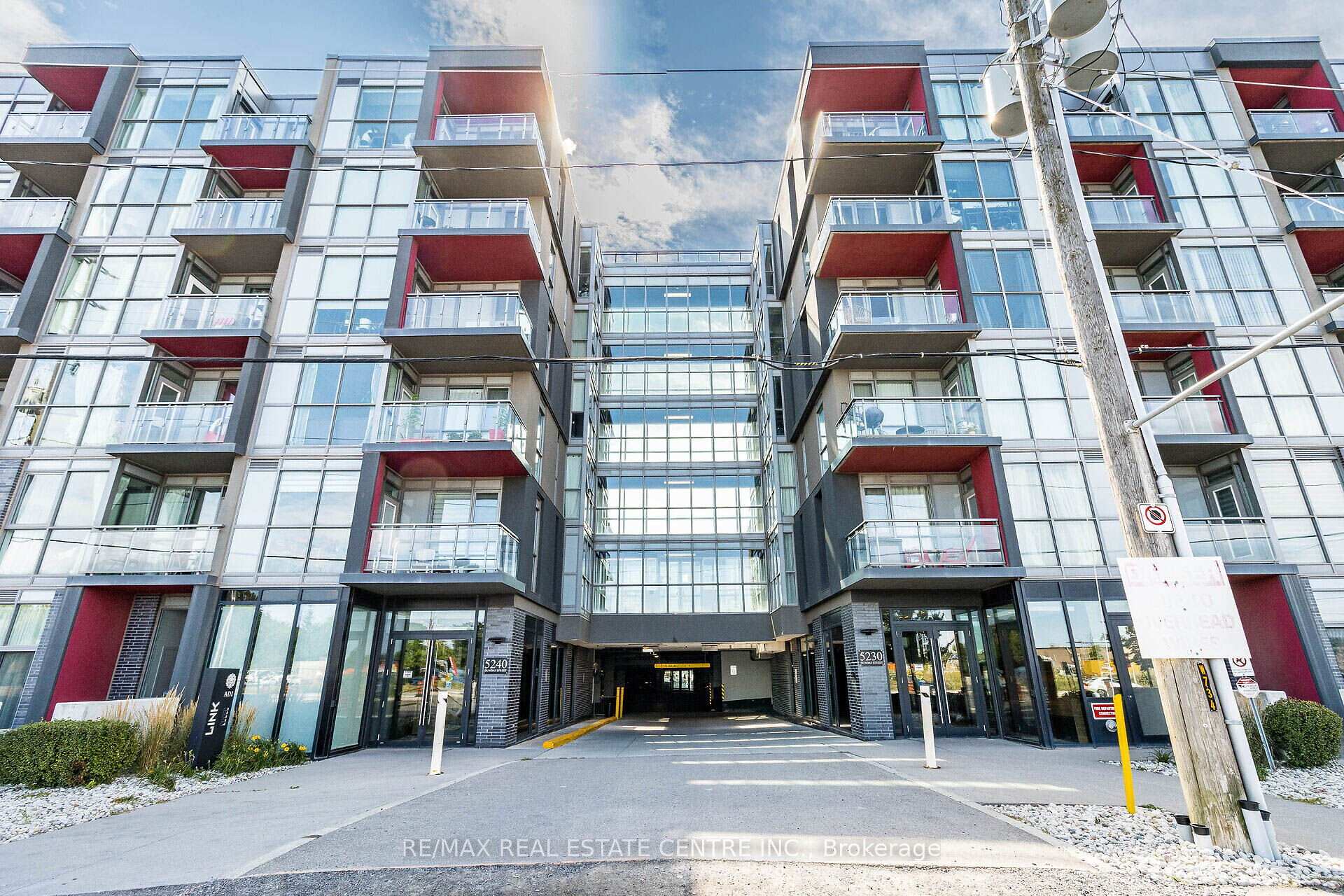 2 Bedrooms Condo at 5240 Dundas, Burlington For sale