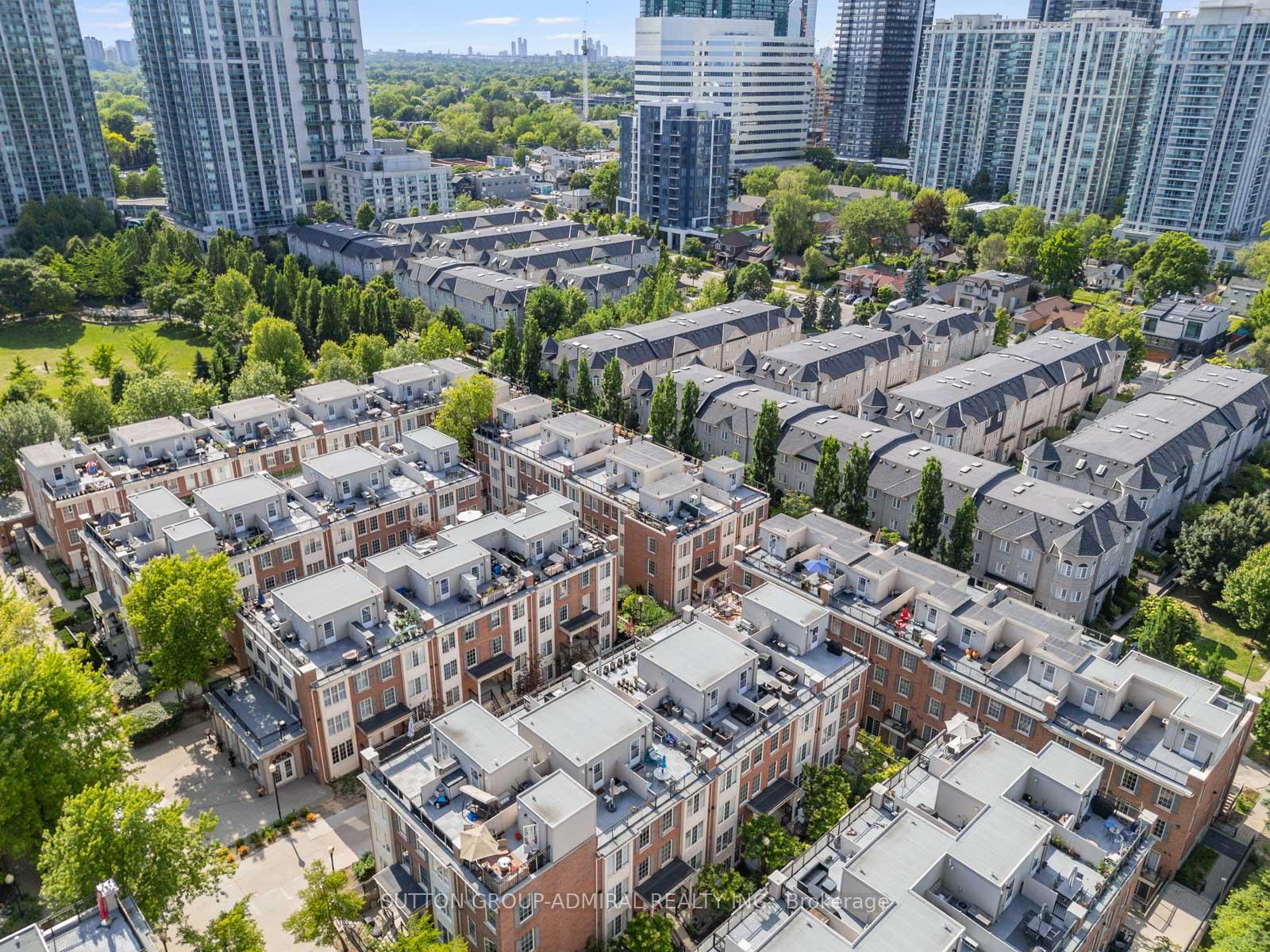 2 Bedrooms Condo at 5 Everson, Toronto For sale