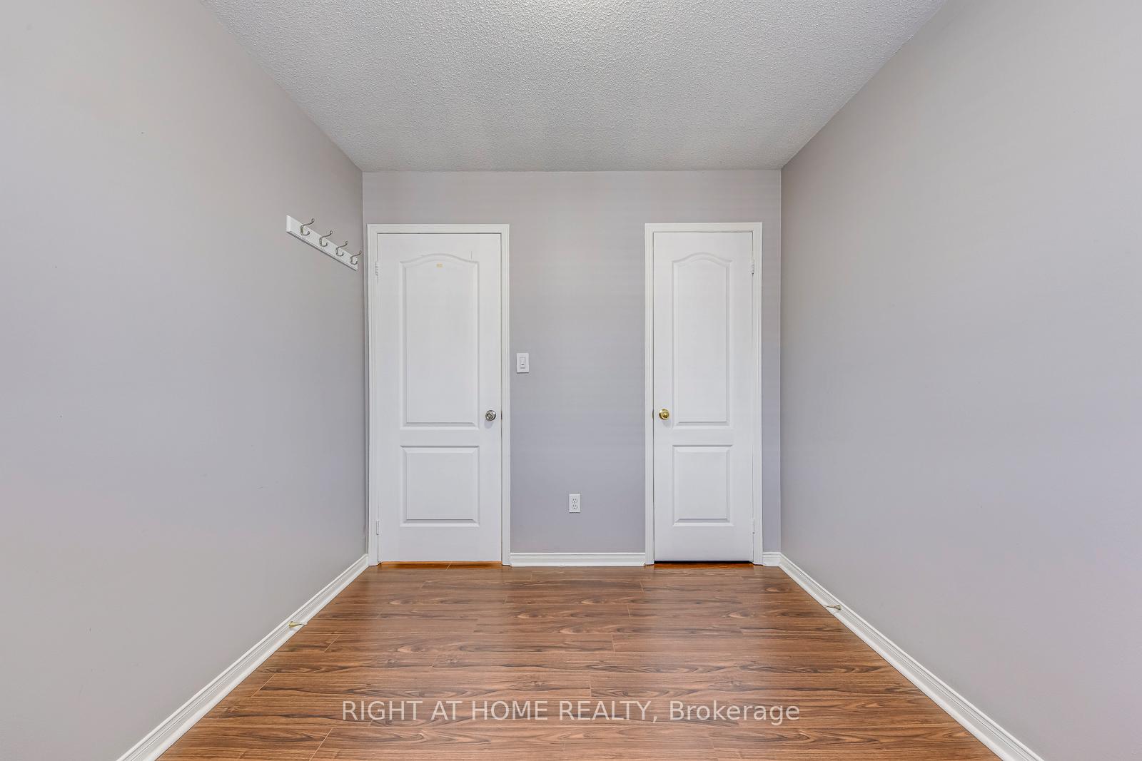 2 Bedrooms Condo at 605 Shoreline, Mississauga For sale