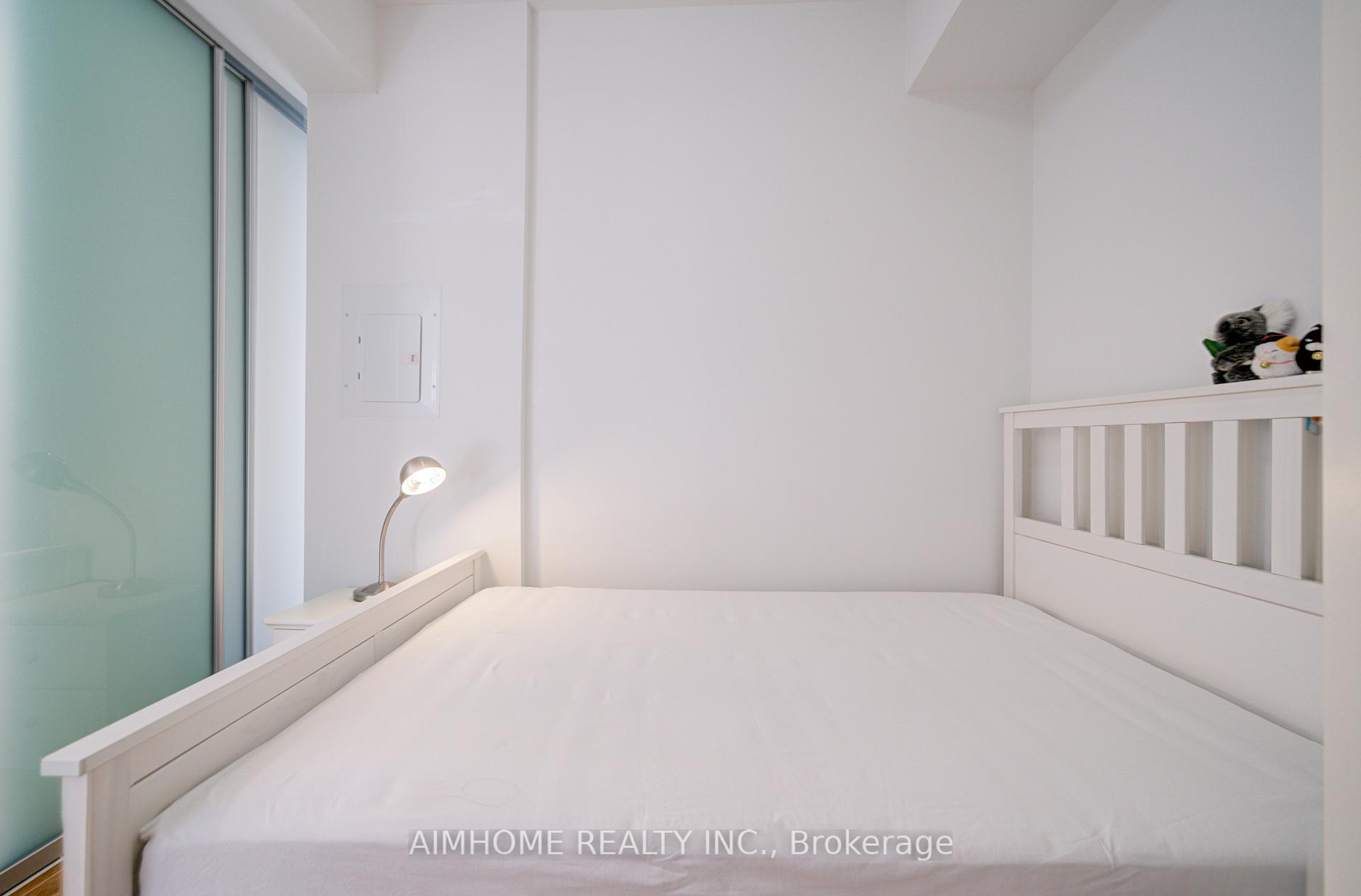 2 Bedrooms Condo at 1080 Bay, Toronto For sale
