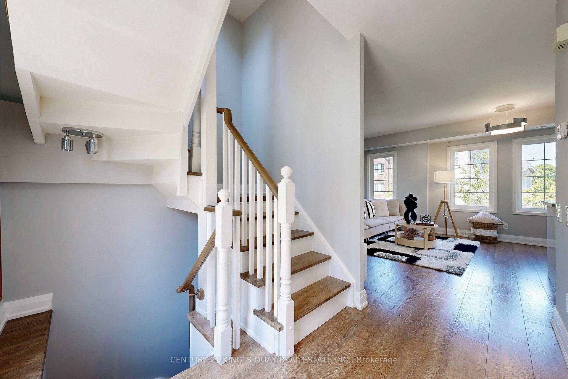 2 Bedrooms Condo at 9 Windermere, Toronto For sale