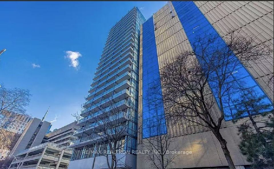 210 Simcoe