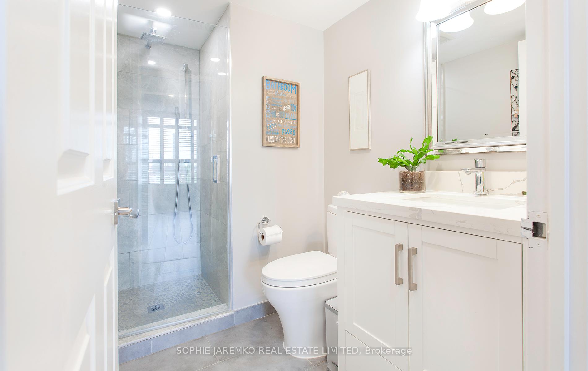 3 Bedrooms Condo at 22 Southport, Toronto For sale