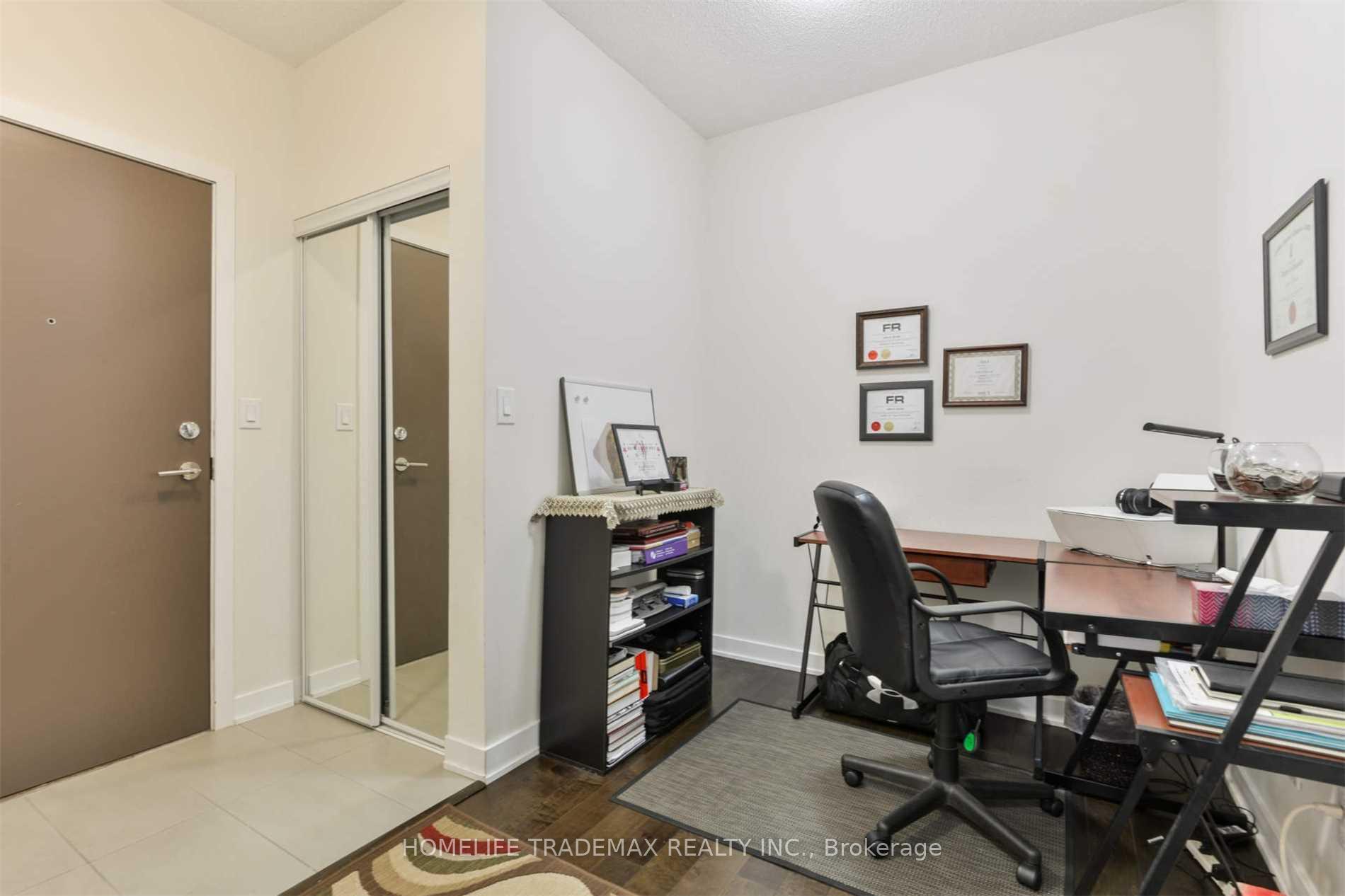 3 Bedrooms Condo at 4099 Brickstone, Mississauga For sale