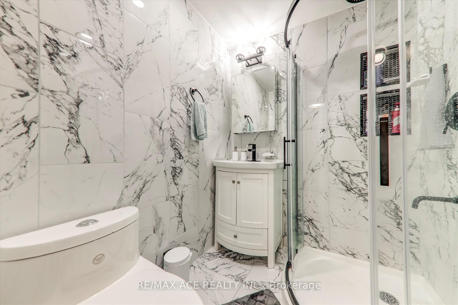3 Bedrooms Condo at 82 St. Andrews, Hamilton For sale