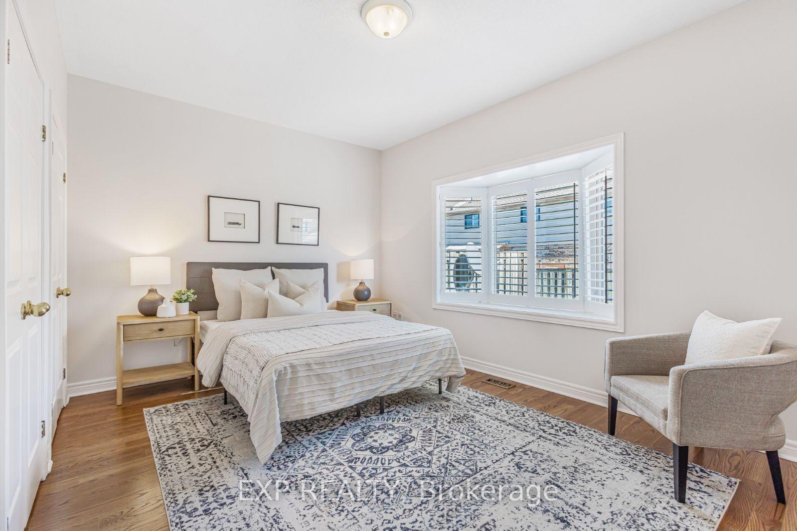 2 Bedrooms Condo at 34 Southbrook, Hamilton For sale
