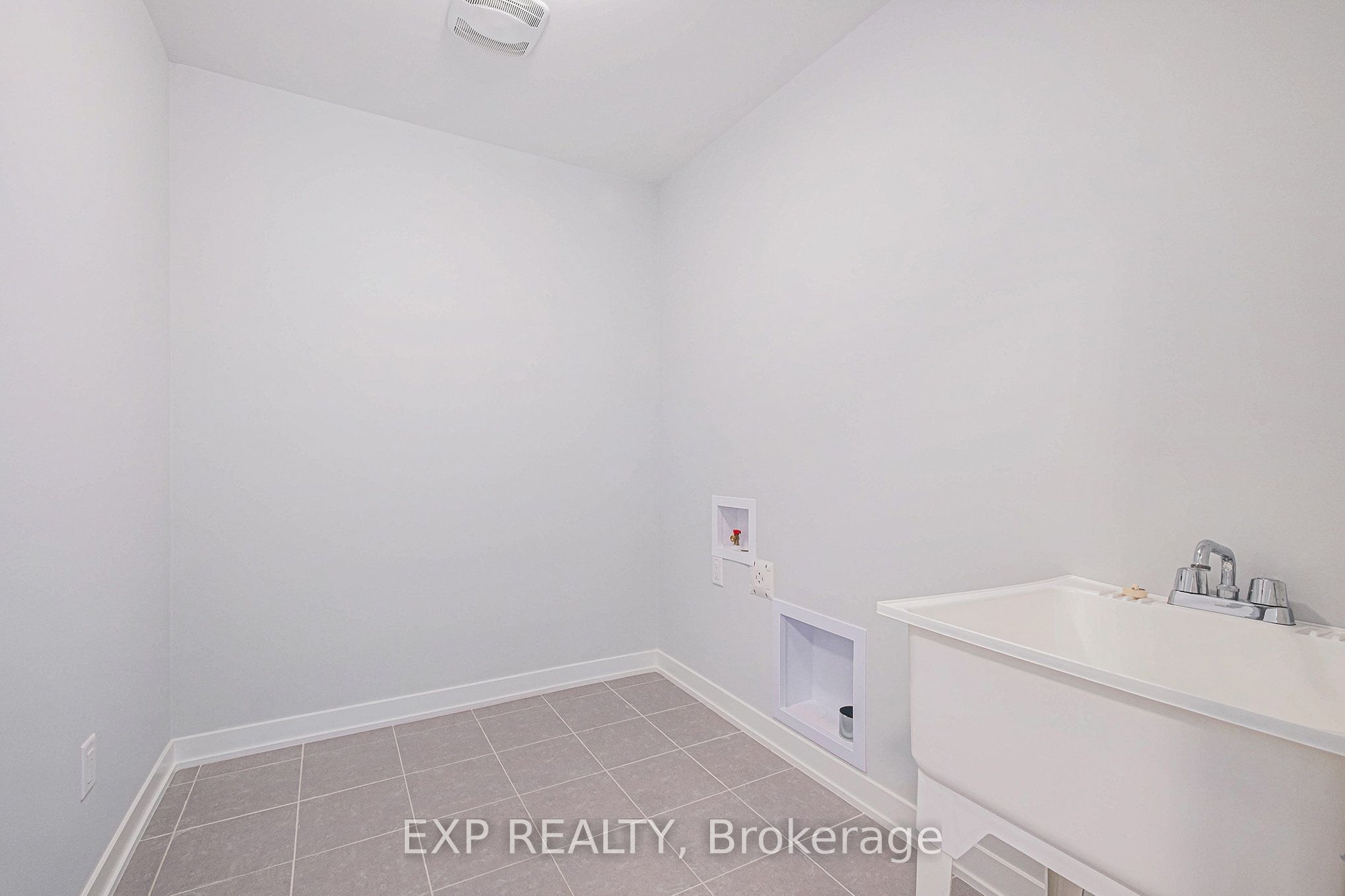 205 Parsnip Mews, Stittsville - Munster - Richmond 8209 - Goulbourn Twp From Franktown Rd/South To Rideau