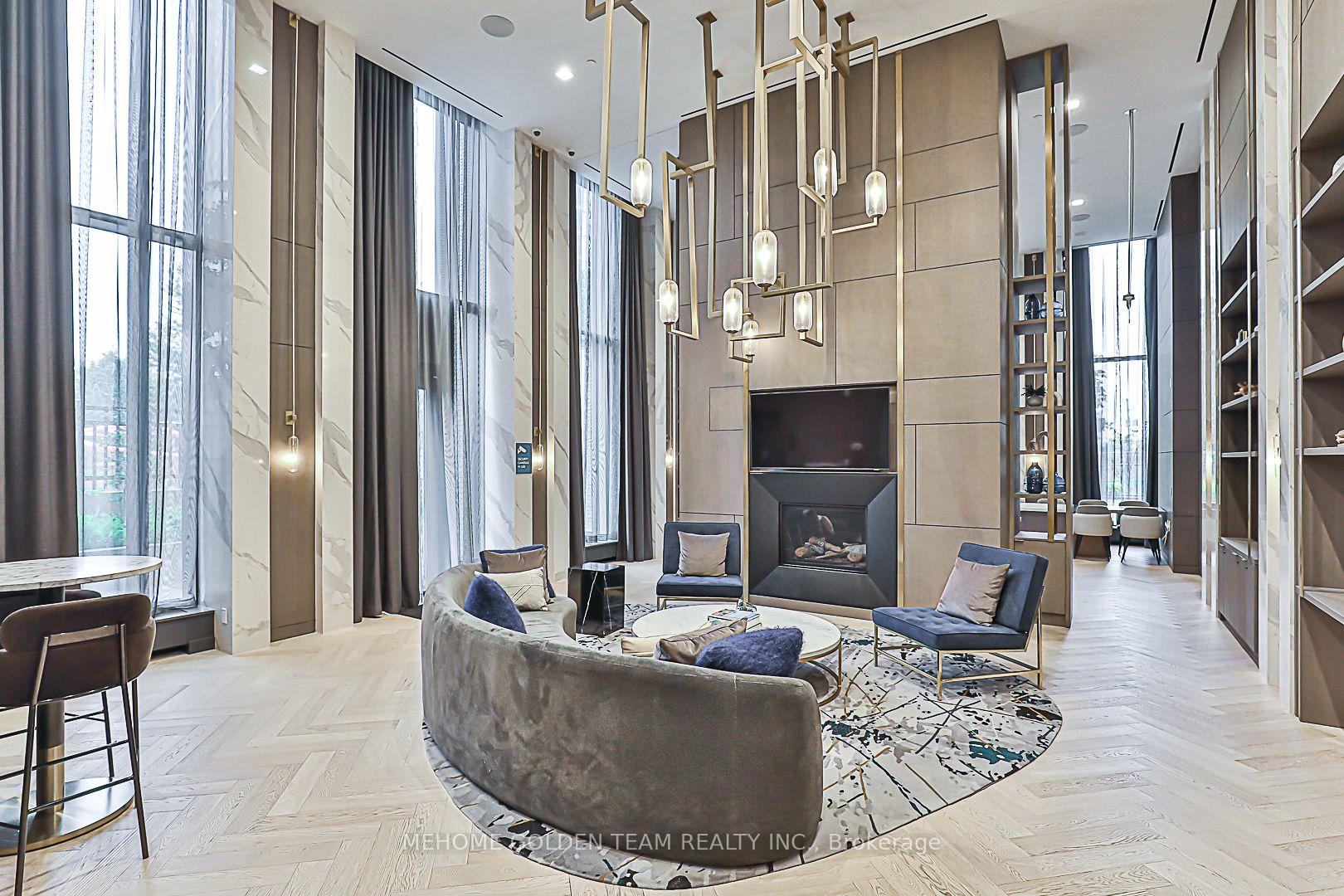 3 Bedrooms Condo at 15 Holmes, Toronto For sale