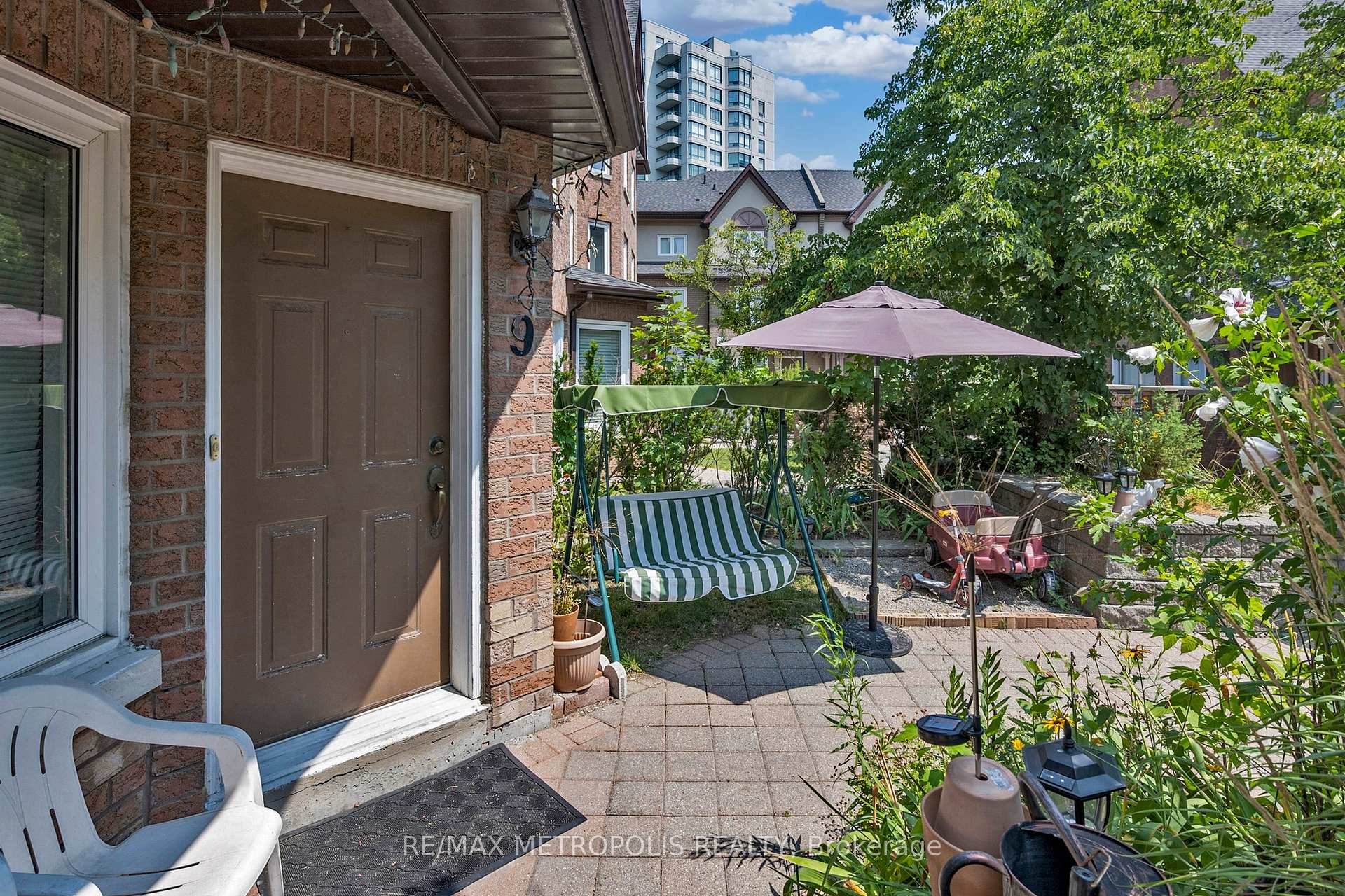 3 Bedrooms Condo at 735 New Westminster, Vaughan For sale