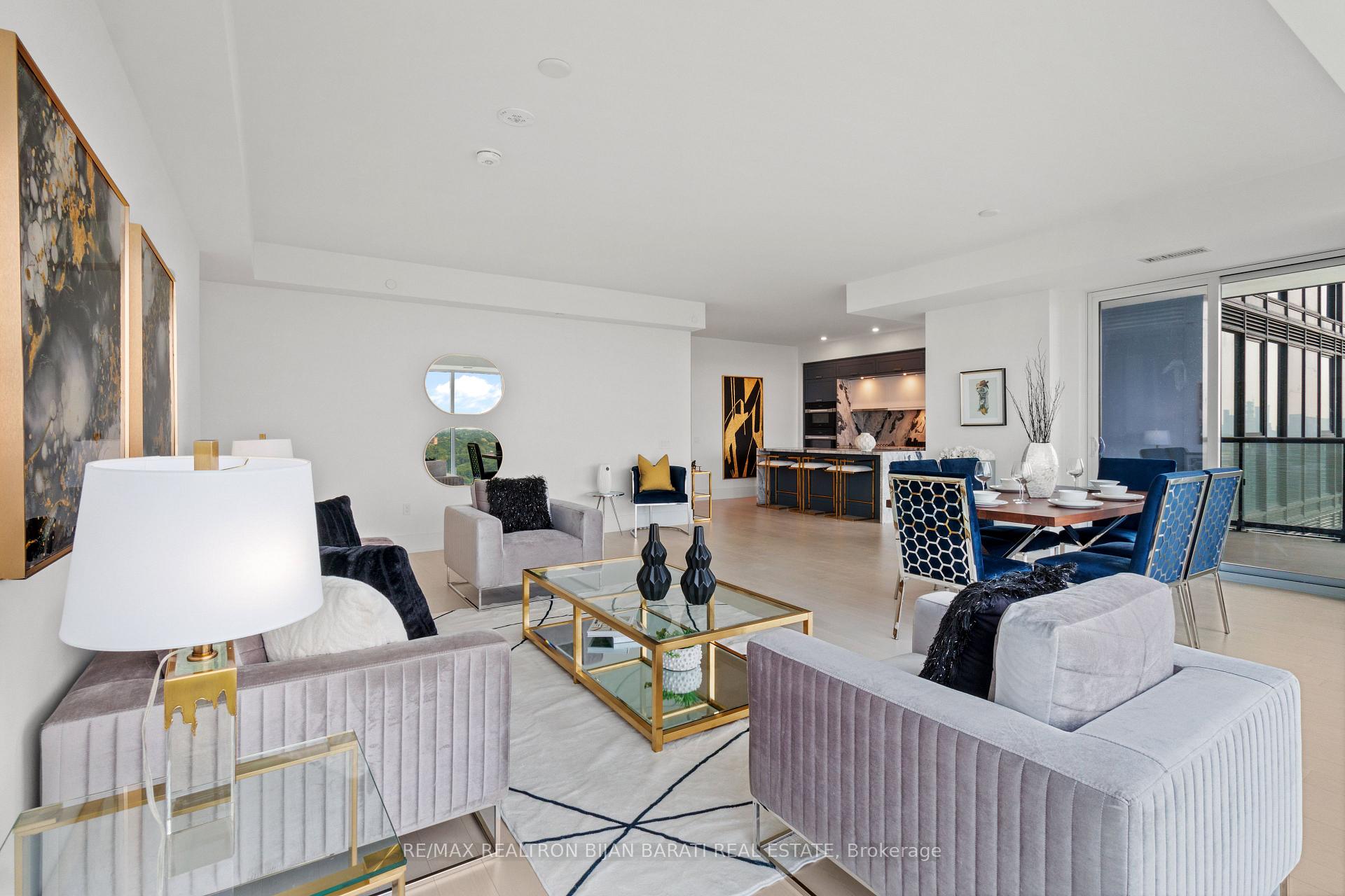3 Bedrooms Condo at 10 Inn On The Park, Toronto For sale