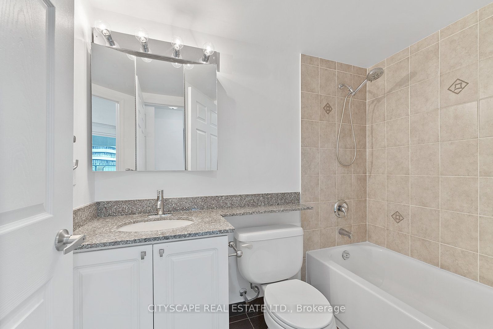 5500 Yonge Street, #202
