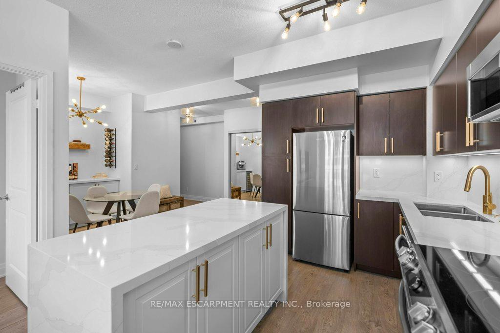 2 Bedrooms Condo at 55 Speers, Oakville For sale