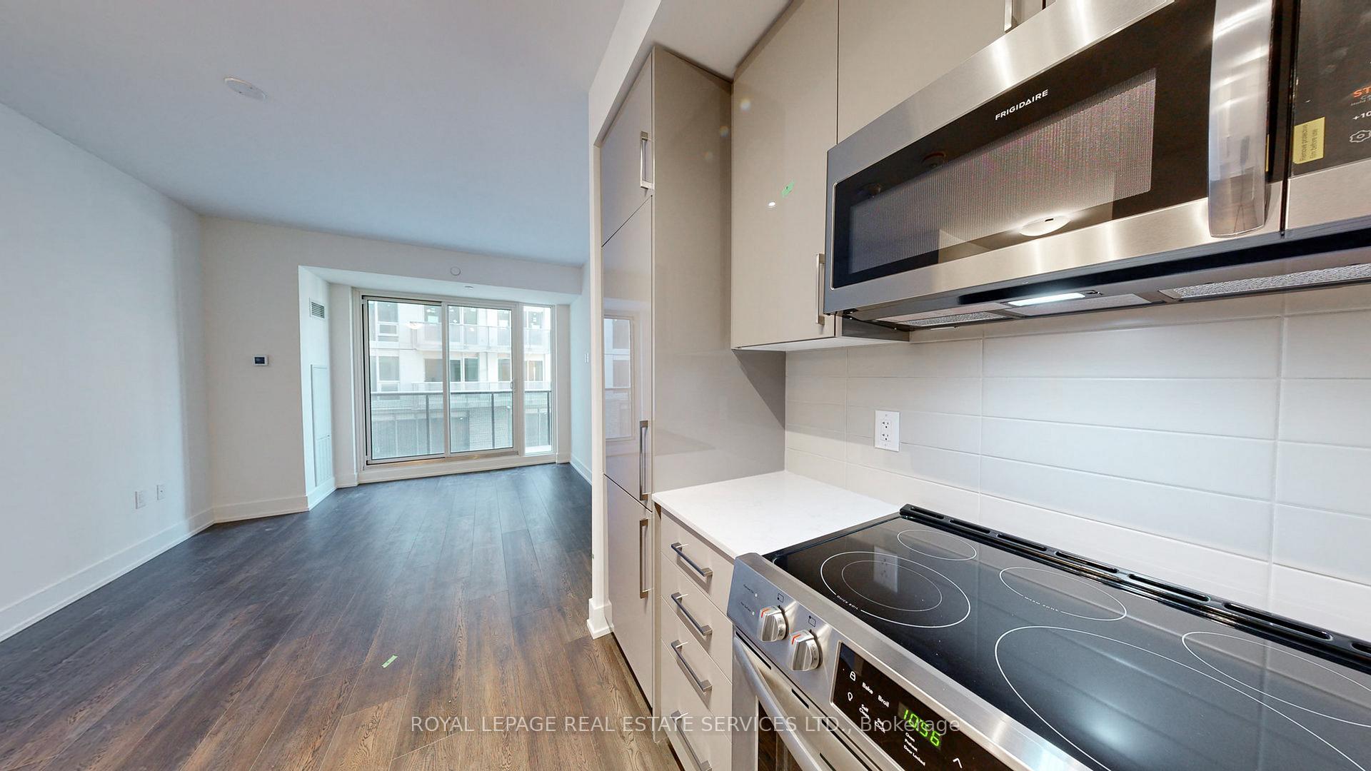 2 Bedrooms Condo at 2450 Old Bronte, Oakville For sale