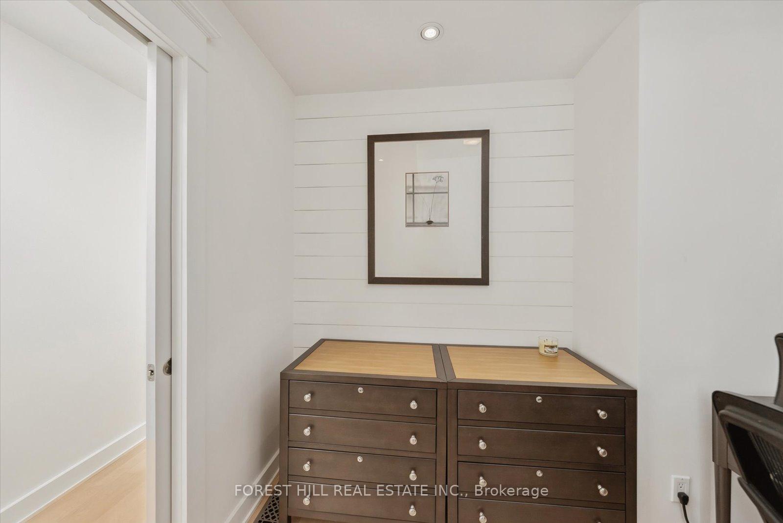 3 Bedrooms Condo at 10 Buller, Toronto For sale
