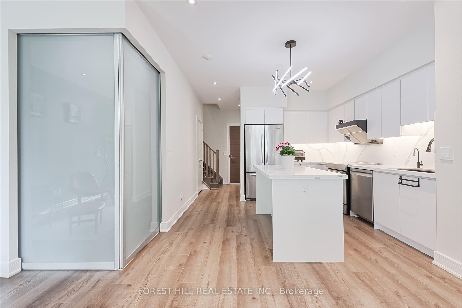 4 Bedrooms Condo at 35 Brian Peck, Toronto For sale