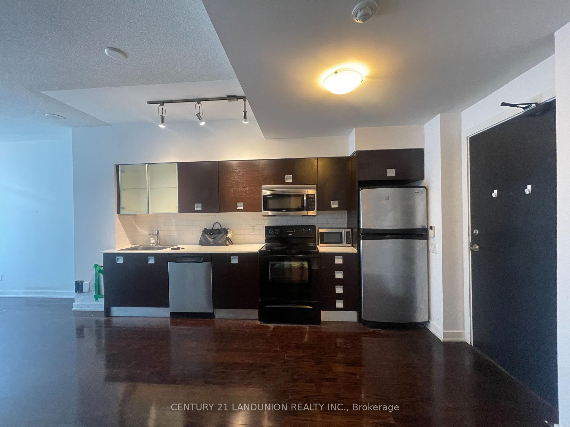 2 Bedrooms Condo at 33 Charles, Toronto For sale