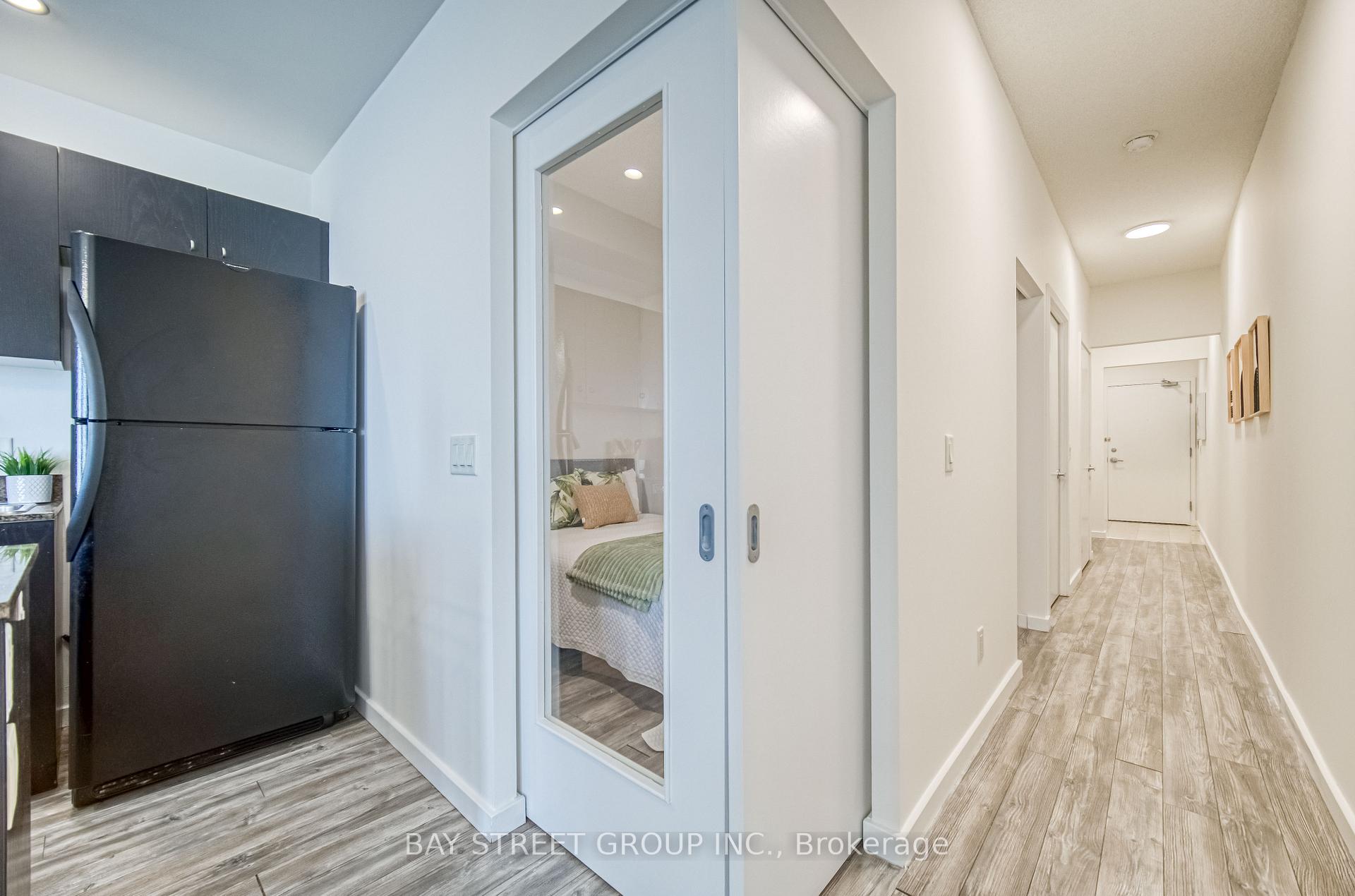 1 Bedroom Condo at 8 York, Toronto For sale