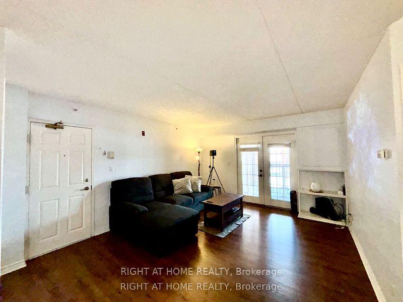 2 Bedrooms Condo at 4025 Kilmer, Burlington For sale