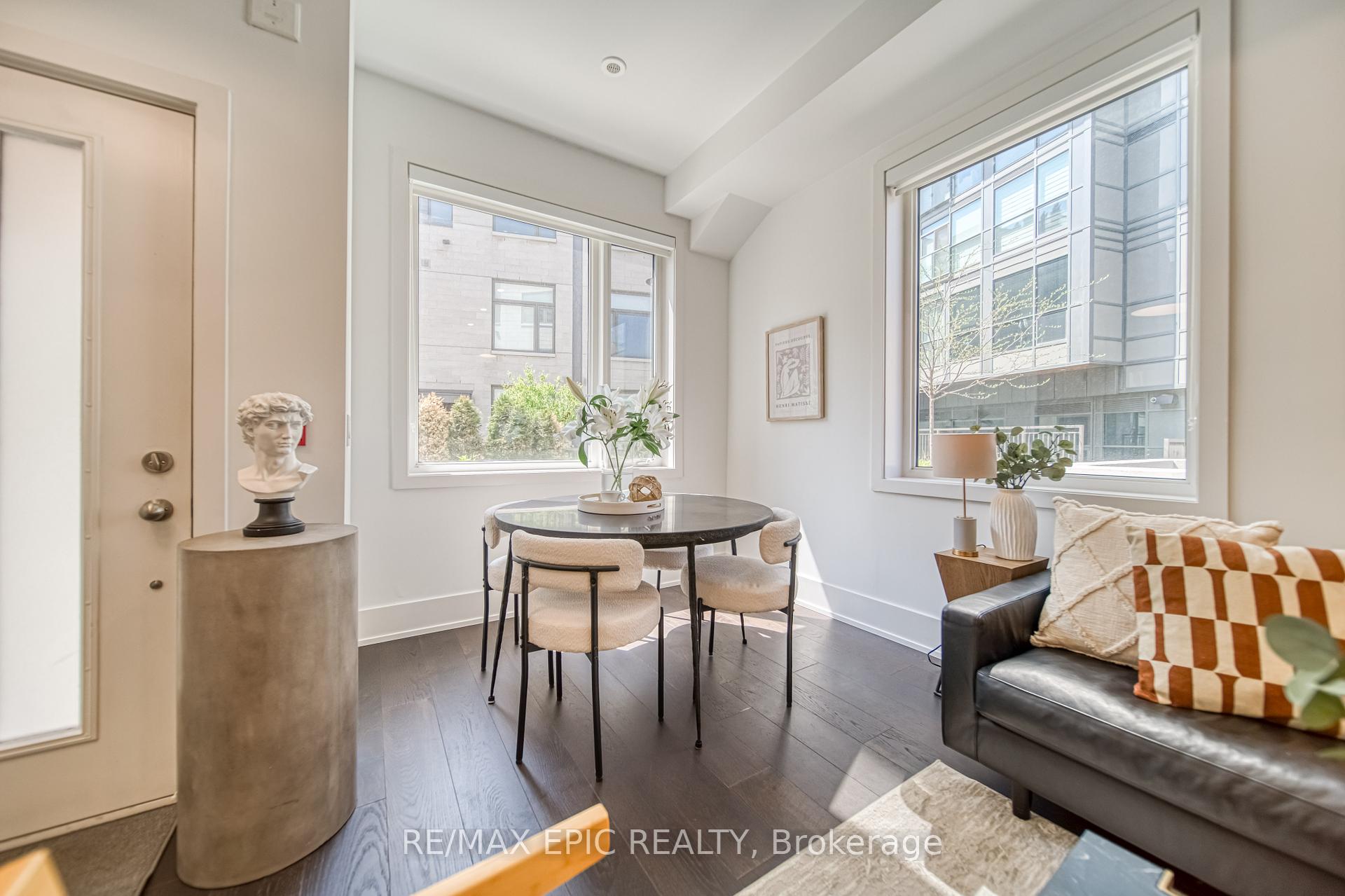 3 Bedrooms Condo at 165 Pears, Toronto For sale