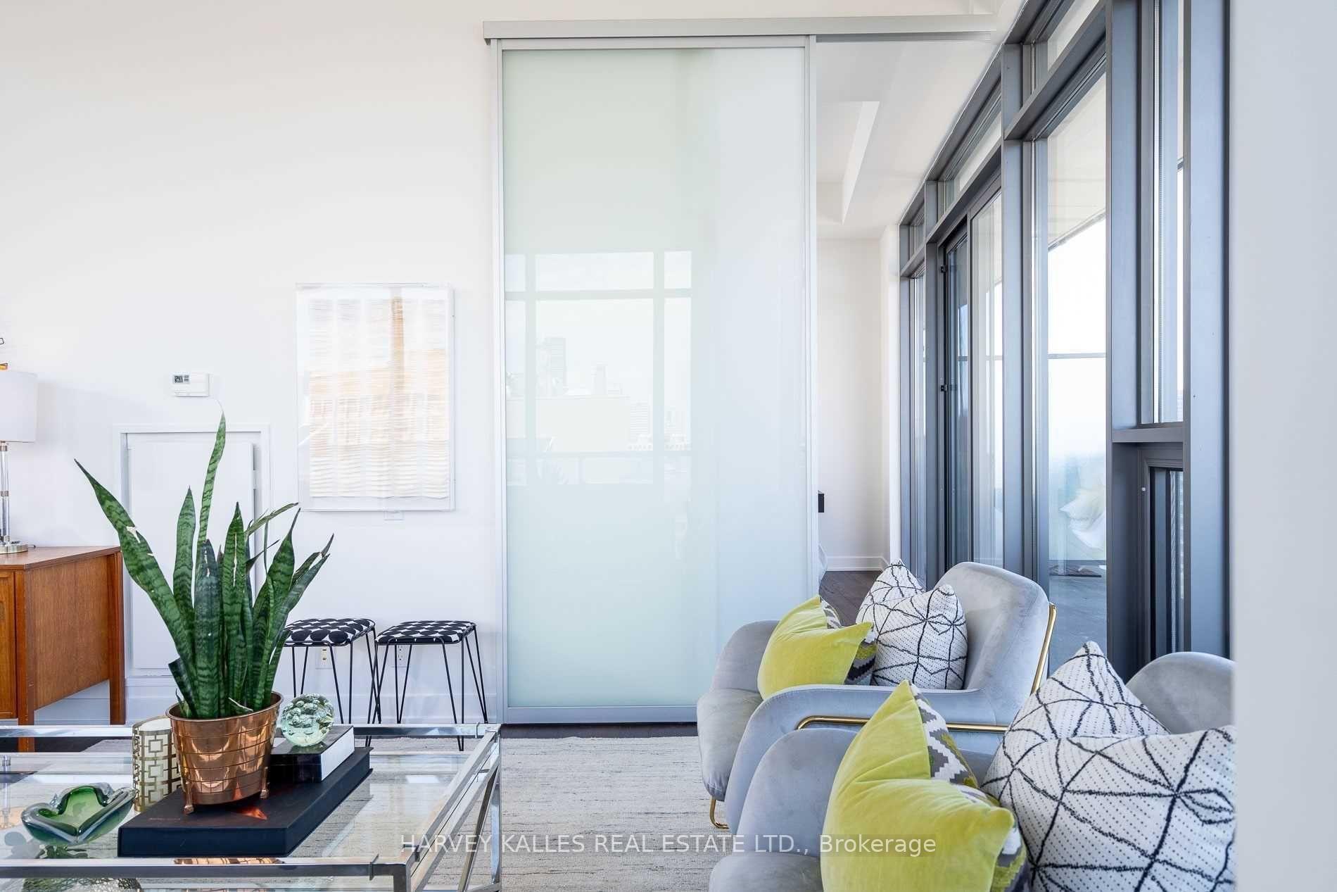 2 Bedrooms Condo at 1815 Yonge, Toronto For sale