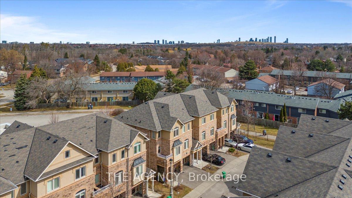 3 Bedrooms Condo at 6625 Falconer, Mississauga For sale