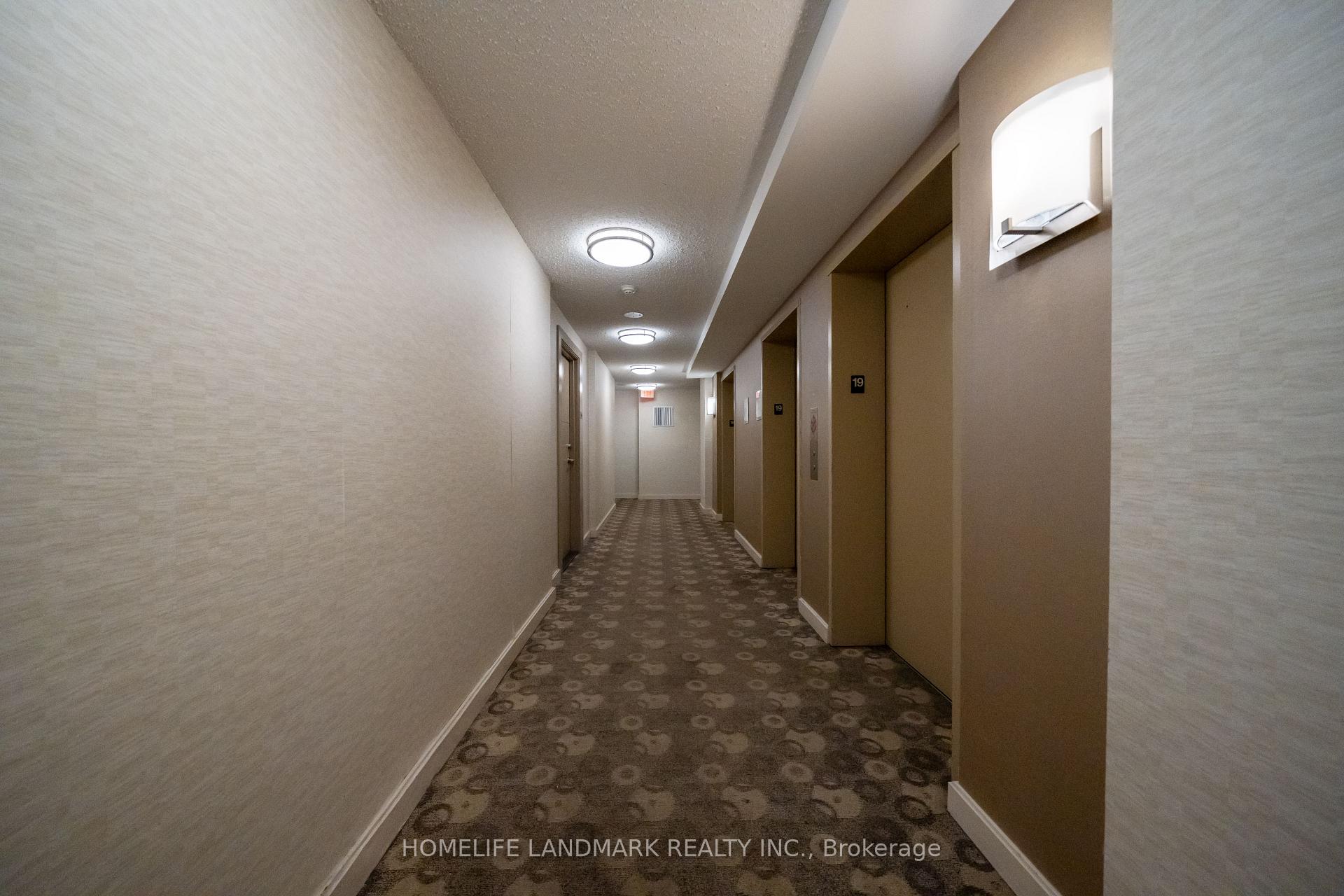 2 Bedrooms Condo at 50 Town Centre, Toronto For sale