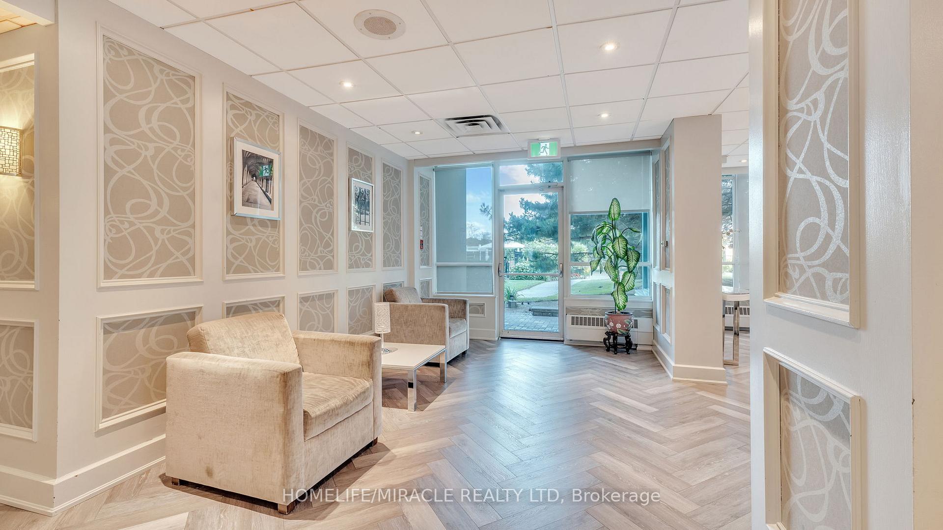 3 Bedrooms Condo at 550 Webb, Mississauga For sale