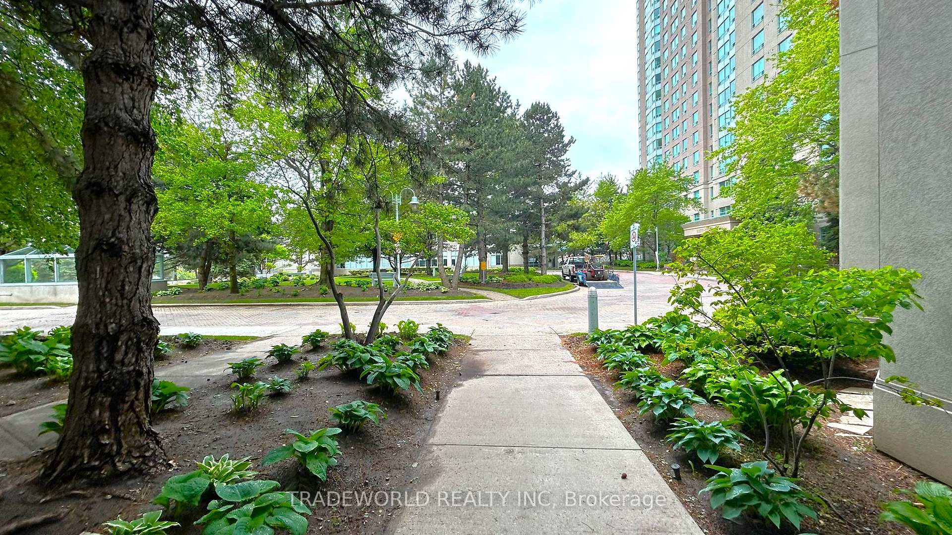 2 Bedrooms Condo at 68 Corporate, Toronto For sale