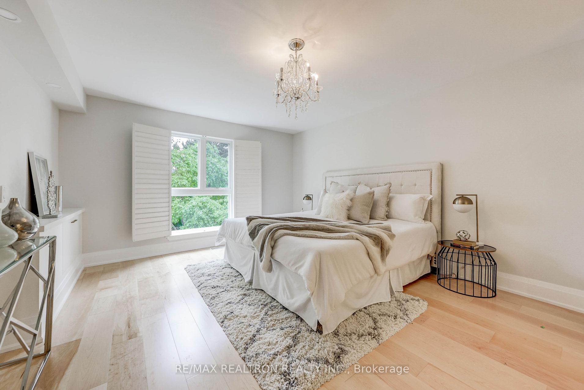 5 Bedrooms Condo at 14 Anvil Millway, Toronto For sale