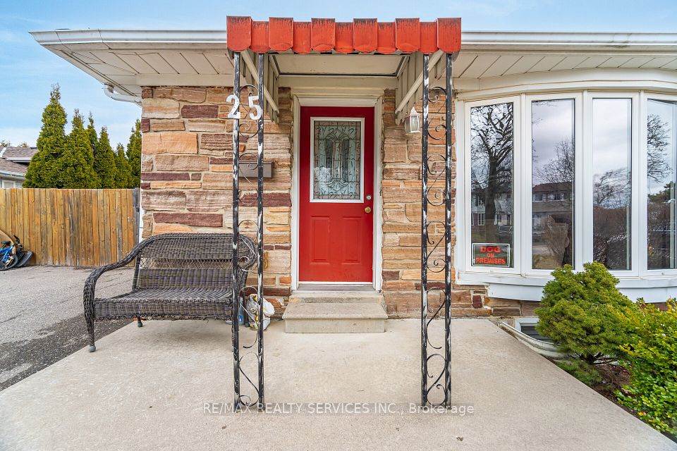 25 Edenridge Drive, Brampton, ON L6T 3A9