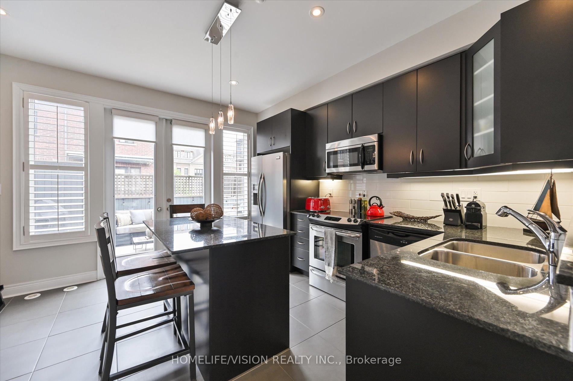 4 Bedrooms Condo at 2 Agar, Vaughan For sale