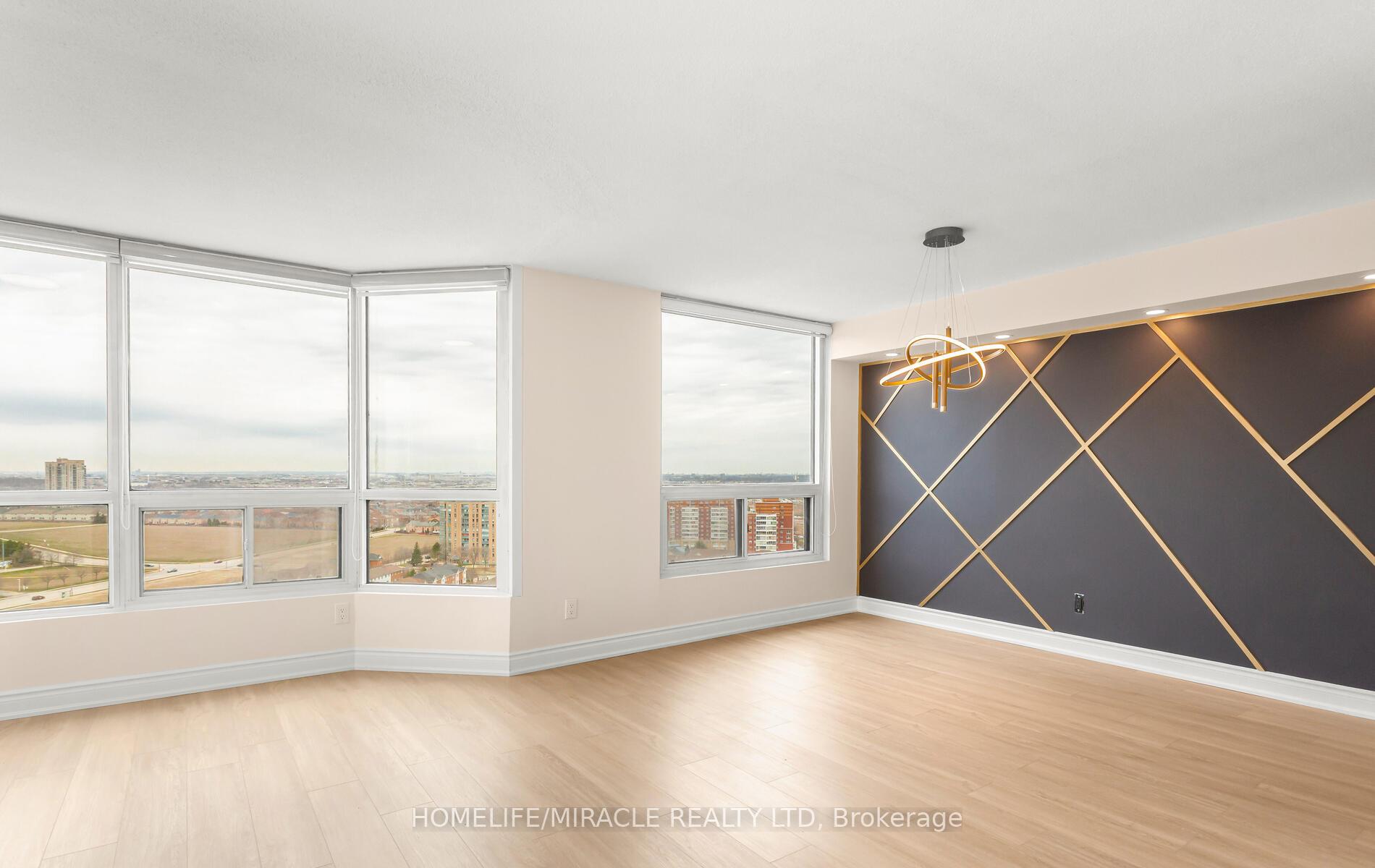 3 Bedrooms Condo at 4450 Tucana, Mississauga For sale