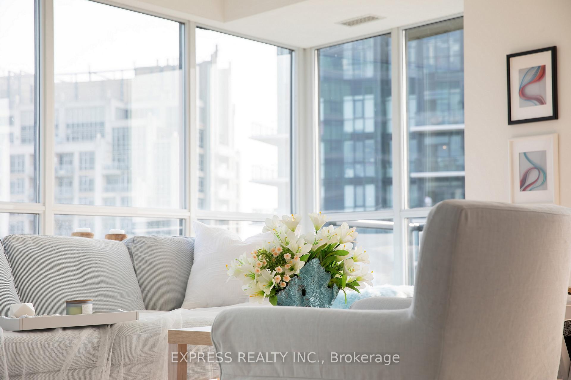 2 Bedrooms Condo at 20 Bruyeres, Toronto For sale