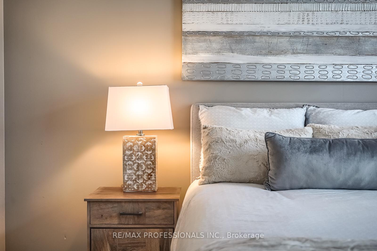 3 Bedrooms Condo at 32 Stadium, Toronto For sale